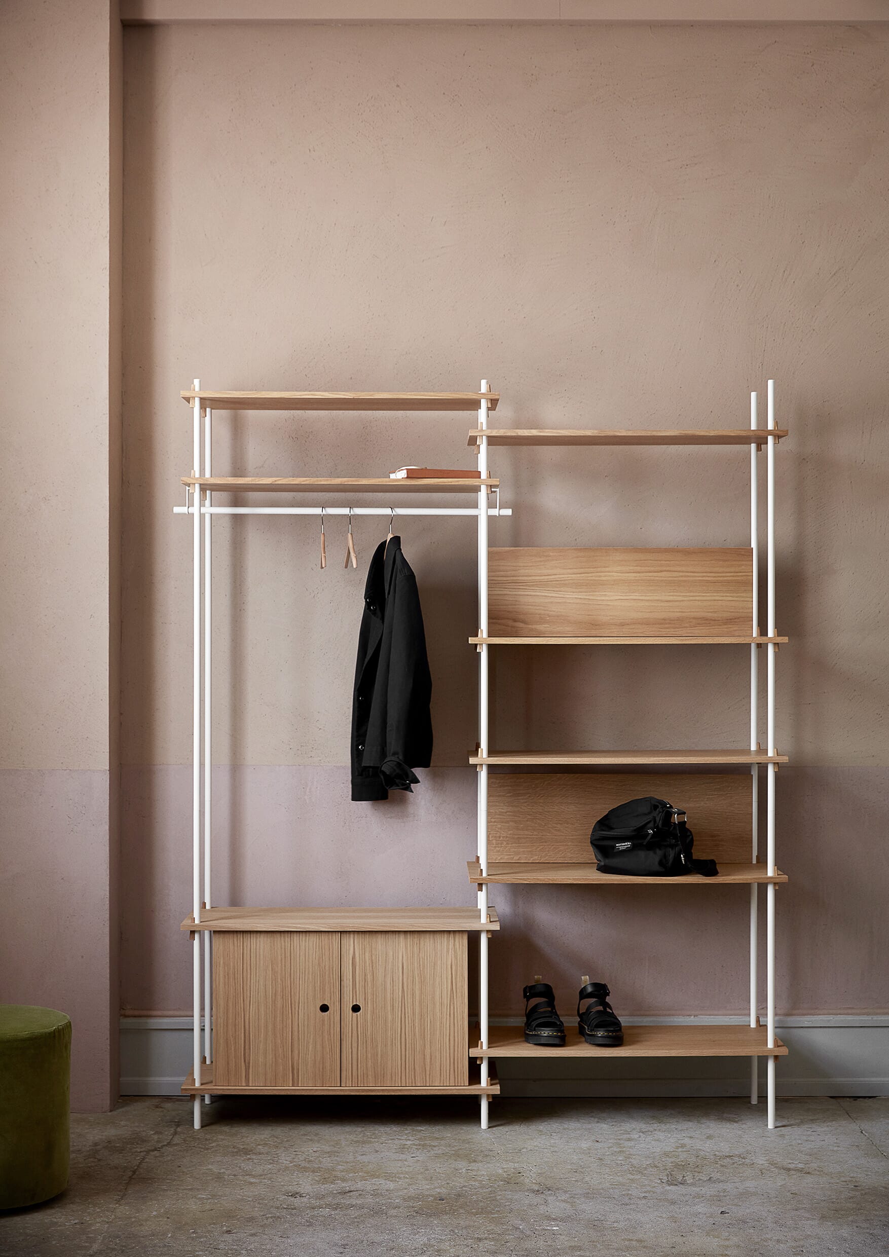 Moebe hylle med garderobe 200x86