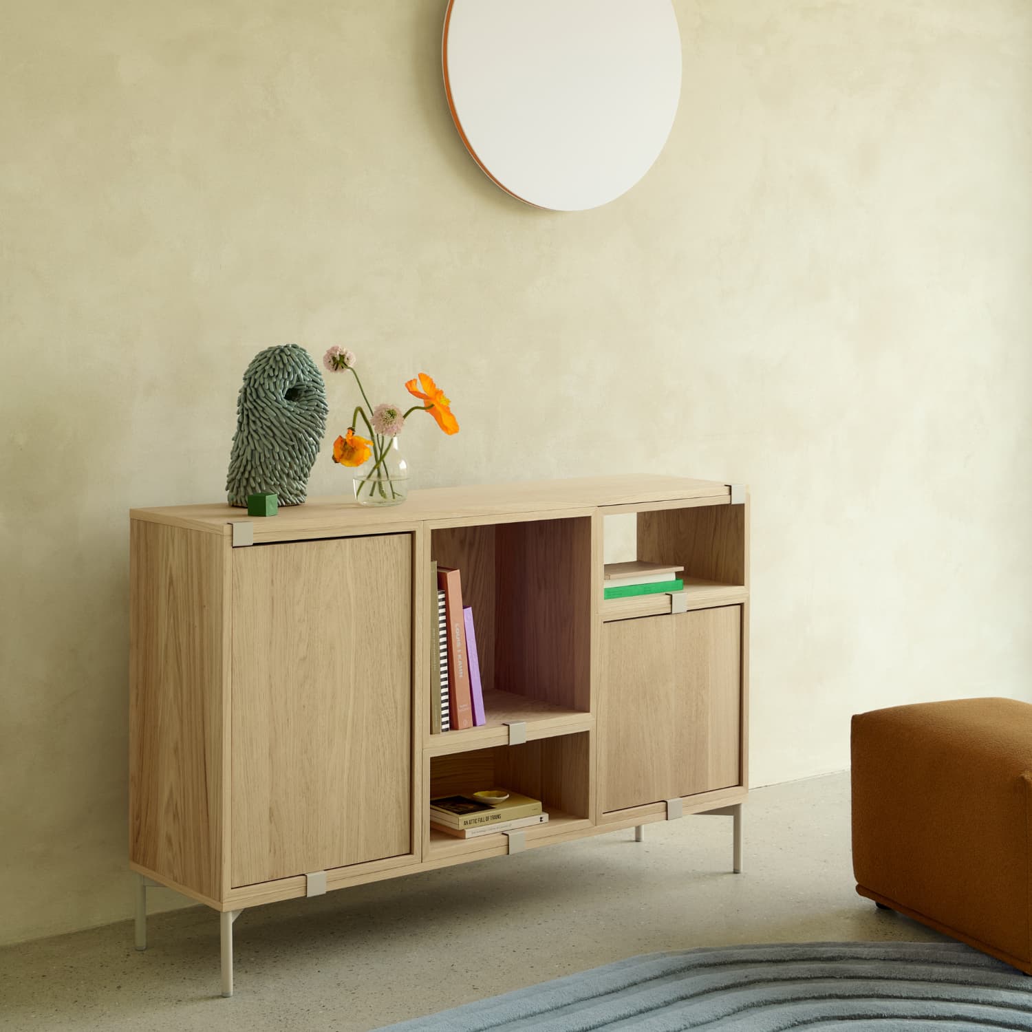 Stacked modulsystem fra Muuto brukt som oppbevaring i stue